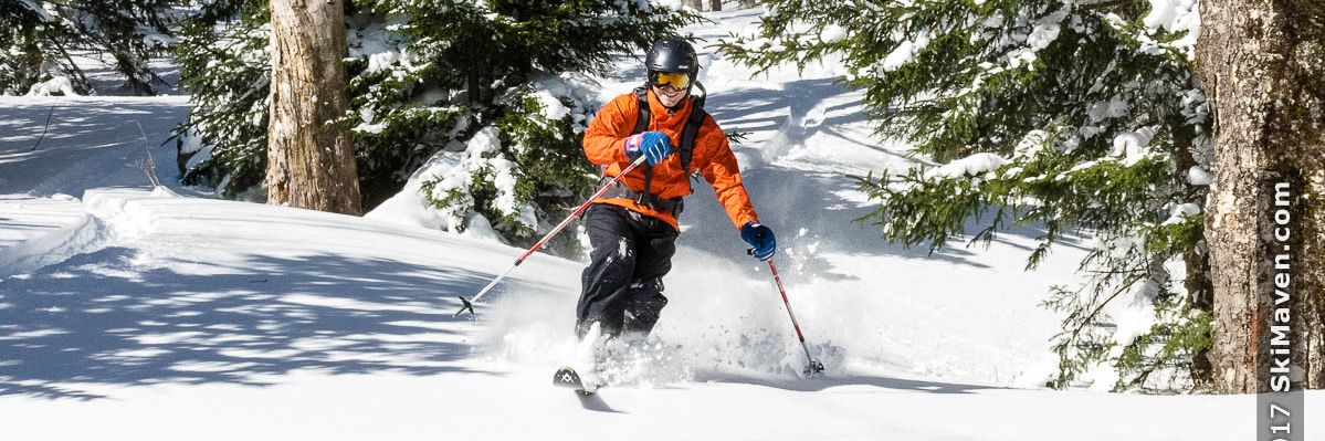 Photo of telemark skier in powdery snow